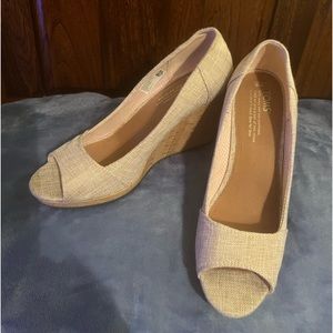 Toms Wedge Peep Toe Pump, womens size 8, excellent condition
